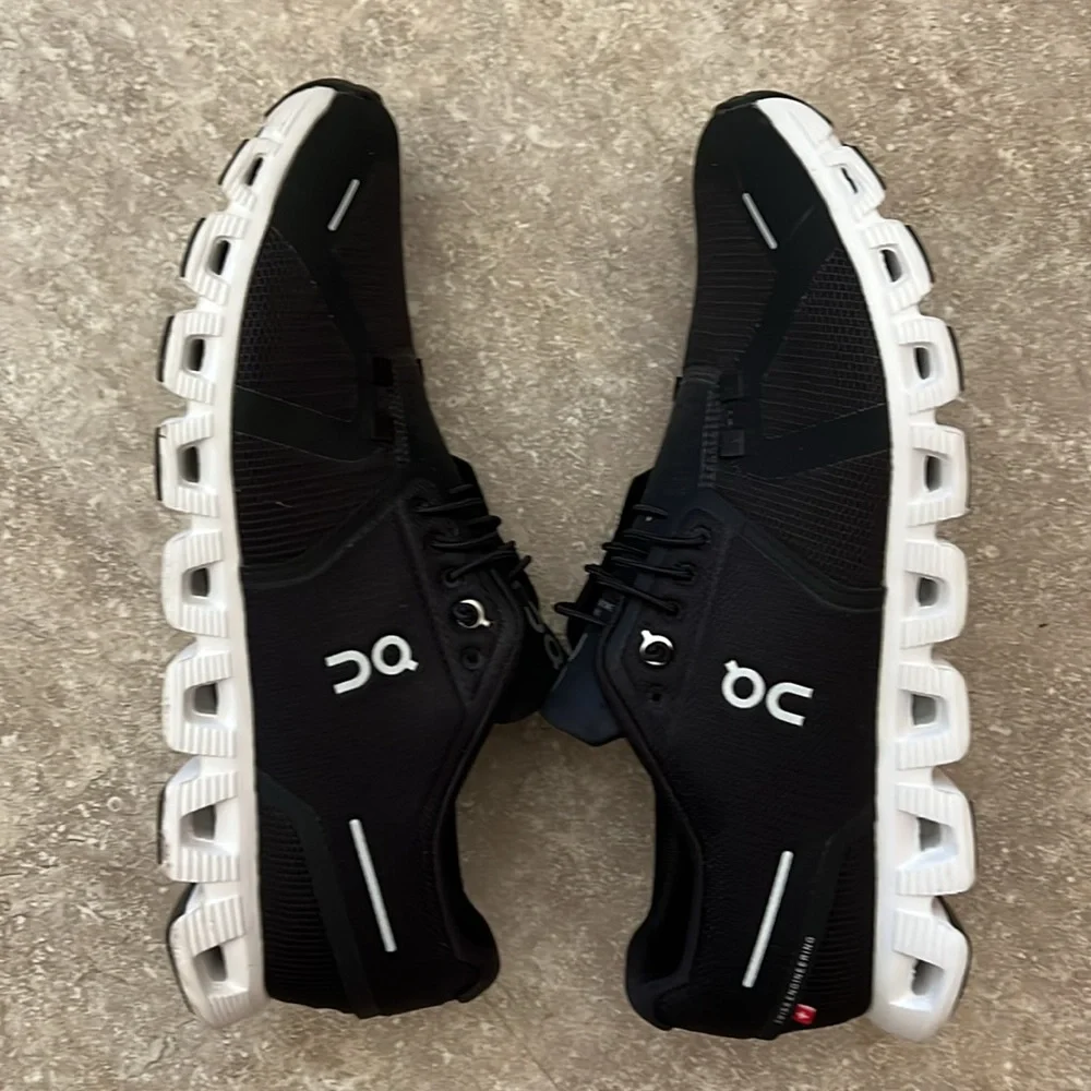 On Running Men's Black Athletic Shoes - Picture 2 of 2